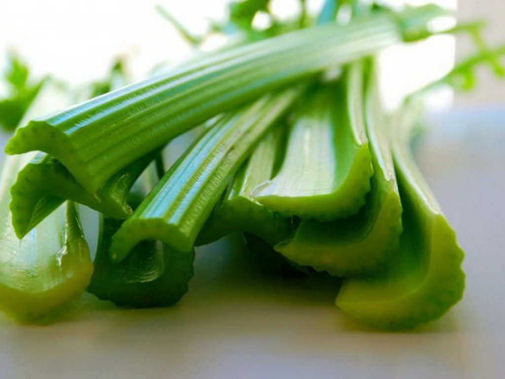 DOKAZANO: Celer lijek za sve bolesti + recept za sok - ZdraviJa