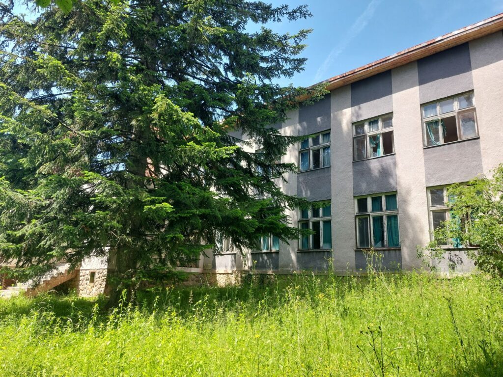 napusteni-institut-za-tuberkulozu-filmski-kadrovi-u-reziji-prirode Napušteni Institut za tuberkulozu